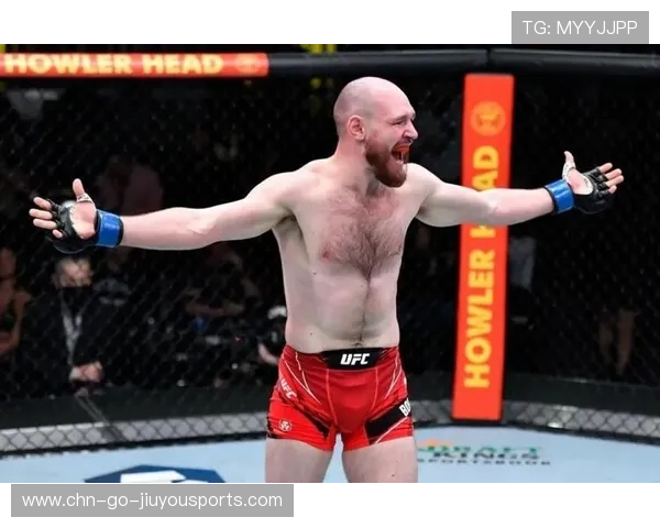 UFC拳手赛后对镜头挑衅：战场之外的霸气宣言